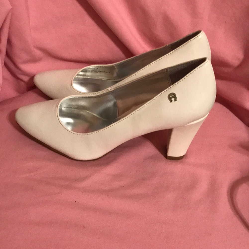 Shoes - Picture 6 of 6
